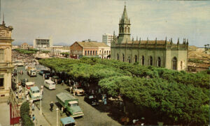 Avenida Getúlio Vargas, Feira de Santana/BA. Série: IBGE - Acervo dos municípios brasileiros