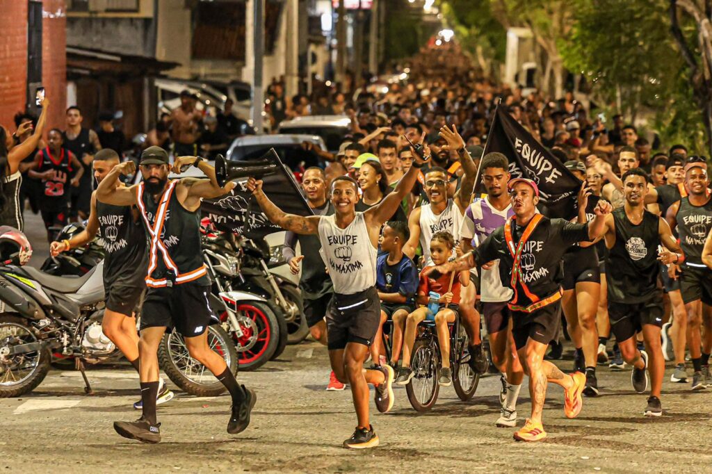 Equipe Na Máxima durante um de seus treinos gratuitos 