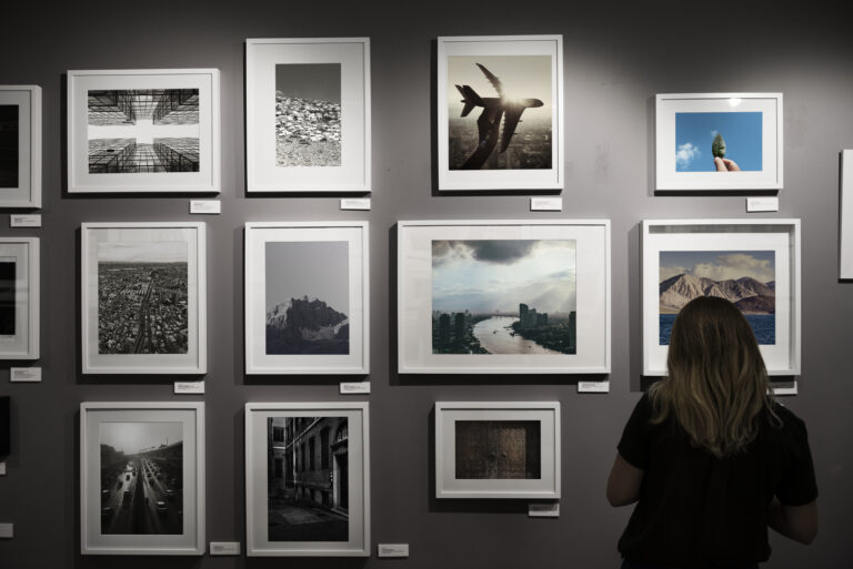 Como observar uma exposição de arte contemporânea e onde viver essa experiência em Feira de Santana