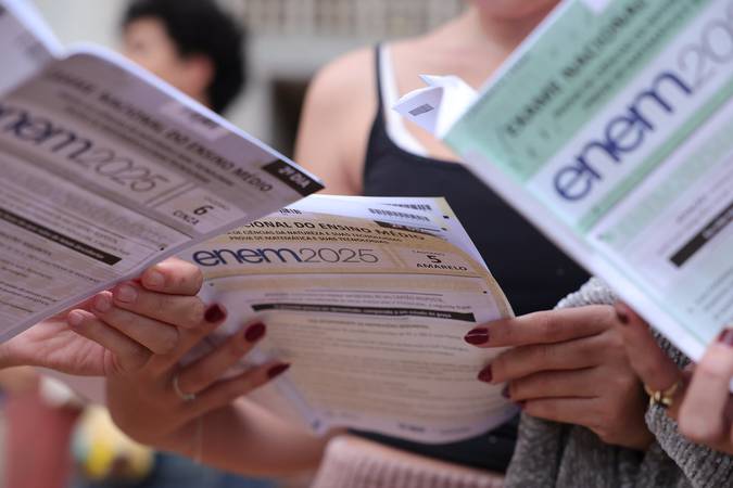 Reta final do Enem exige estratégia na redação, veja como buscar a nota mil